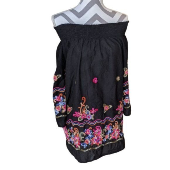 Beautiful Embroidered Off-Shoulder Boho Blouse - Picture 1 of 4